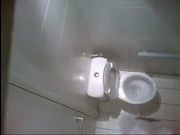 Порно скрытая камера в общественных туалеты